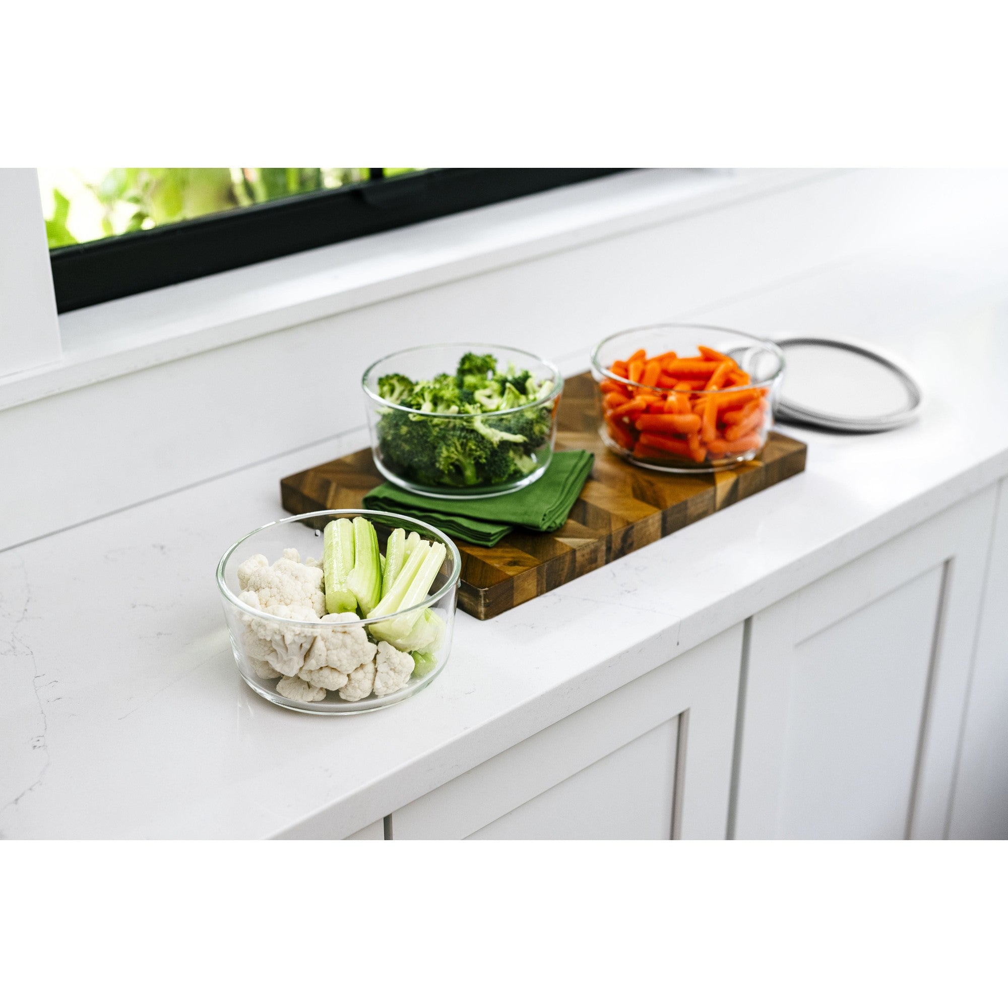 6 Piece Set (4 Cup / 32Oz ) Round Glass Storage Containers With Lids, White – Lifestyle – Dura Living
