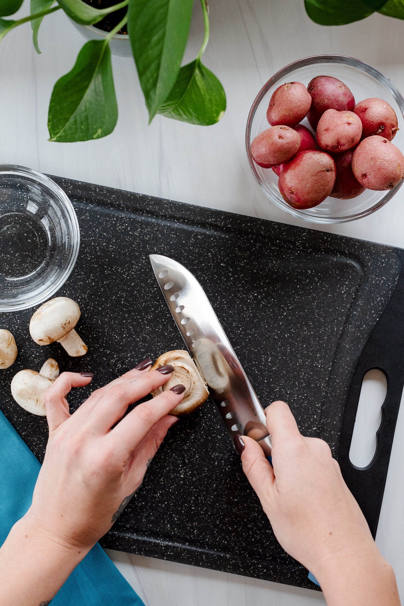 Superior 7 inch Santoku Knife - Black